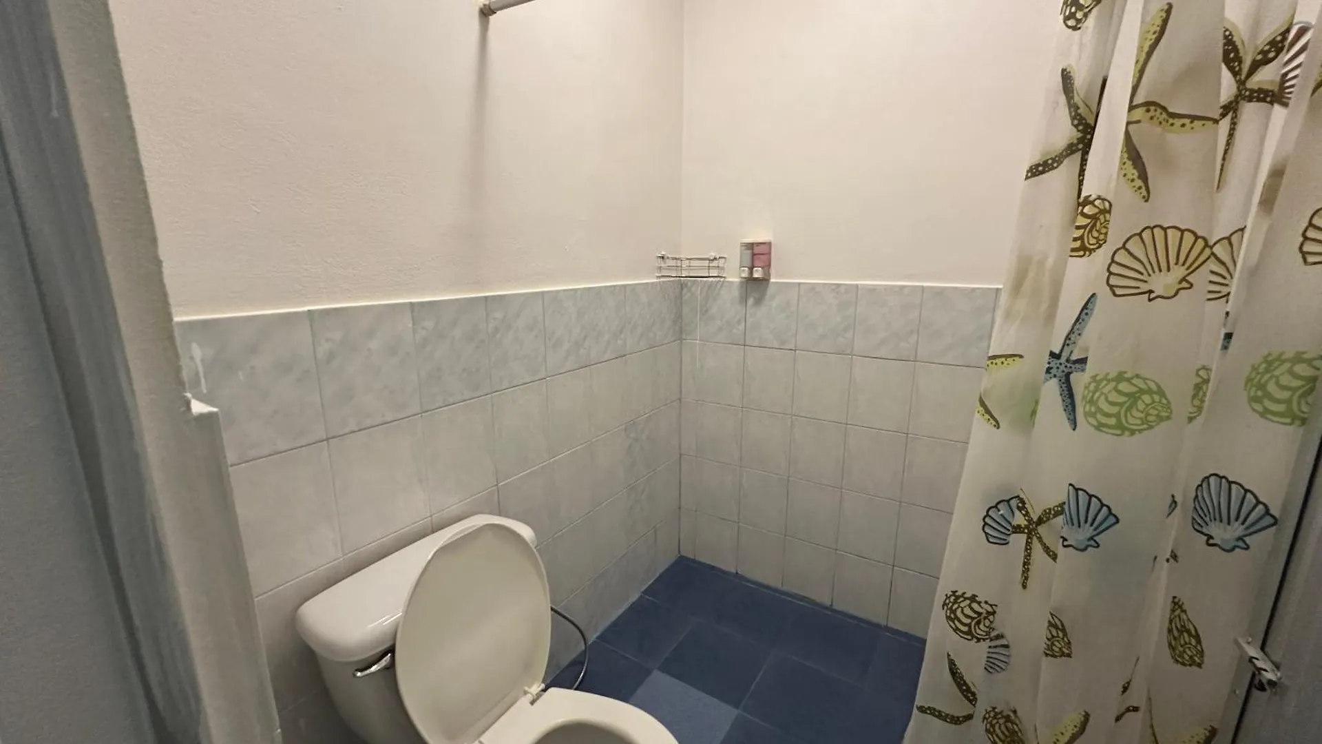 Best One Guesthouse B2, 5 Min To Naiyang Beach Nai Yang Beach 0*,  Tailândia